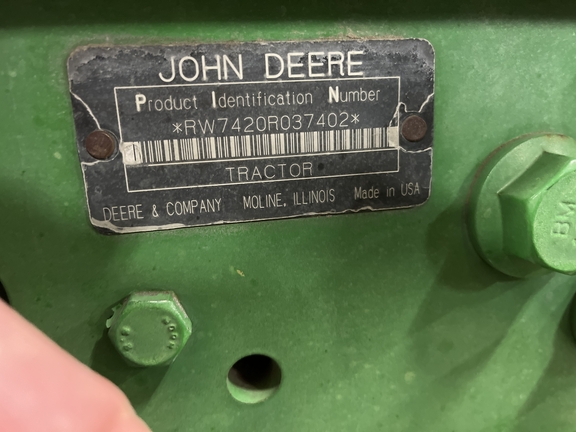 2005 John Deere 7420 Tractor