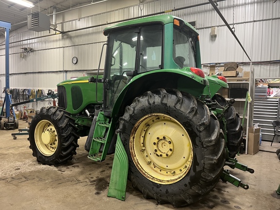 2005 John Deere 7420 Tractor