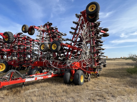 2011 Bourgault 3310-75 W/6700 Air Seeder