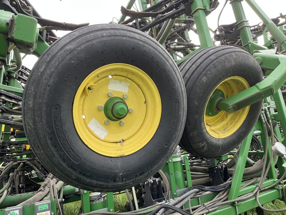 2009 John Deere 1870 W/1910 Air Seeder