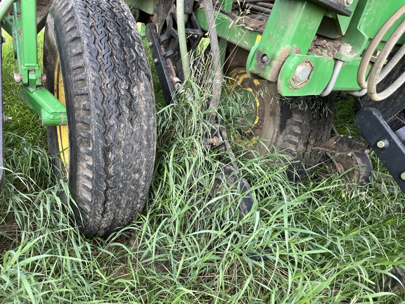 2009 John Deere 1870 W/1910 Air Seeder