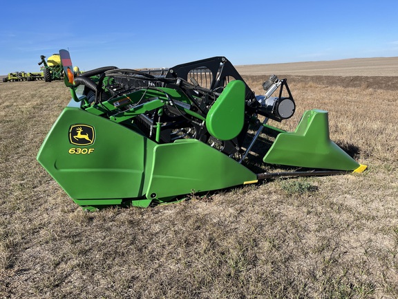 2010 John Deere 630F Header Combine