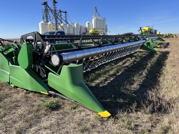 2010 John Deere 630F Header Combine