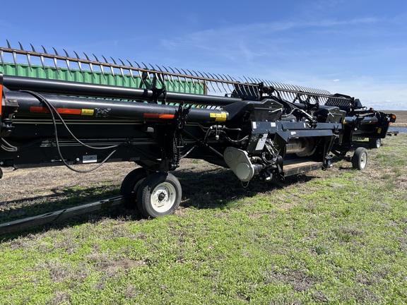 2018 MacDon FD75-35 Header Combine