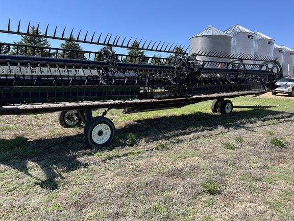 2018 MacDon FD75-35 Header Combine