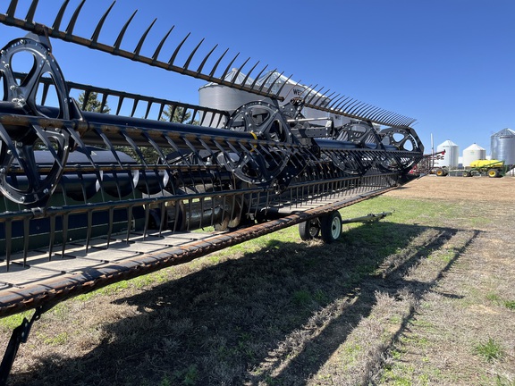 2018 MacDon FD75-35 Header Combine