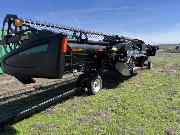 2018 MacDon FD75-35 Header Combine