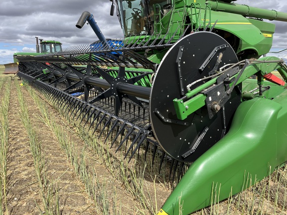 2017 John Deere 640FD Header Combine