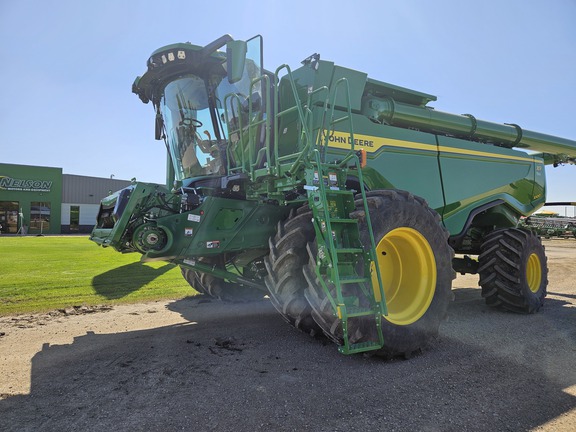 2023 John Deere X9 1000 Combine