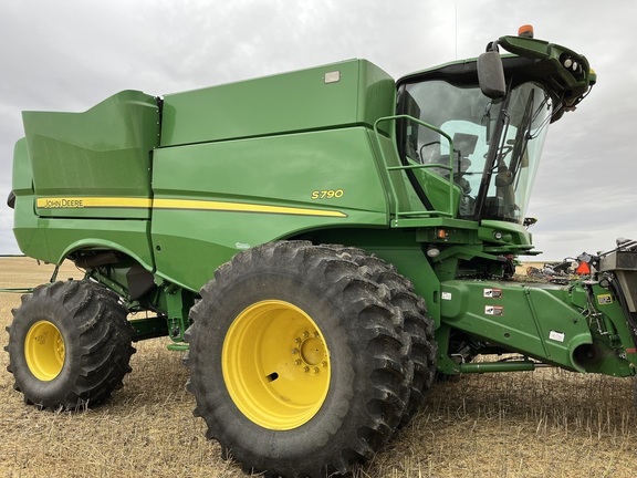 2018 John Deere S790 Combine