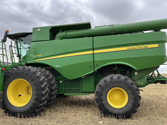 2018 John Deere S790 Combine