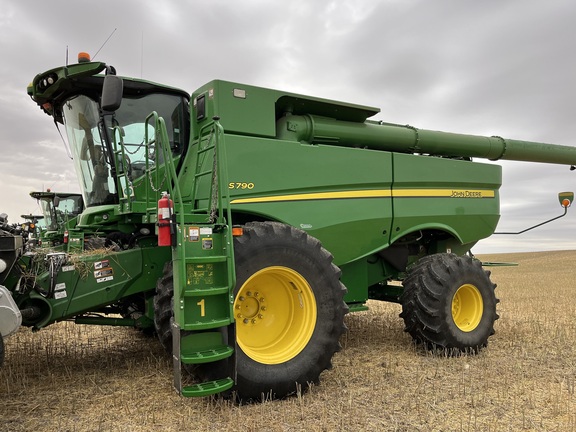 2018 John Deere S790 Combine