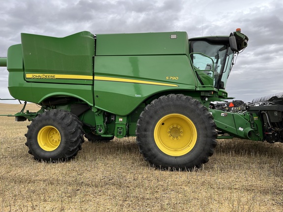 2018 John Deere S790 Combine