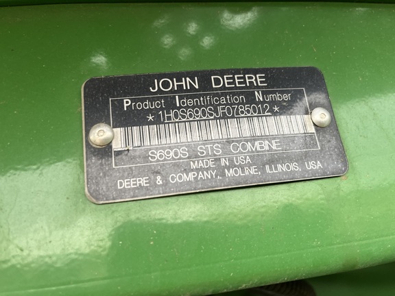 2016 John Deere S690 Combine