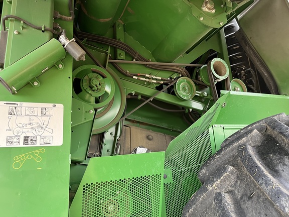 2016 John Deere S690 Combine