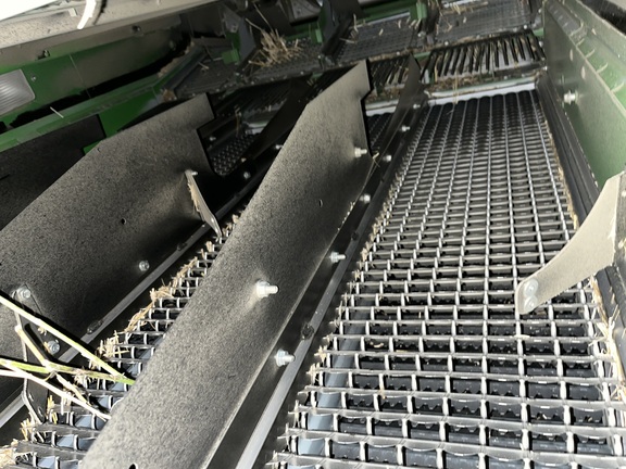 2016 John Deere S690 Combine