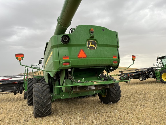 2016 John Deere S690 Combine