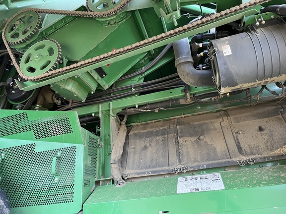 2016 John Deere S690 Combine