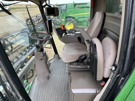 2016 John Deere S690 Combine