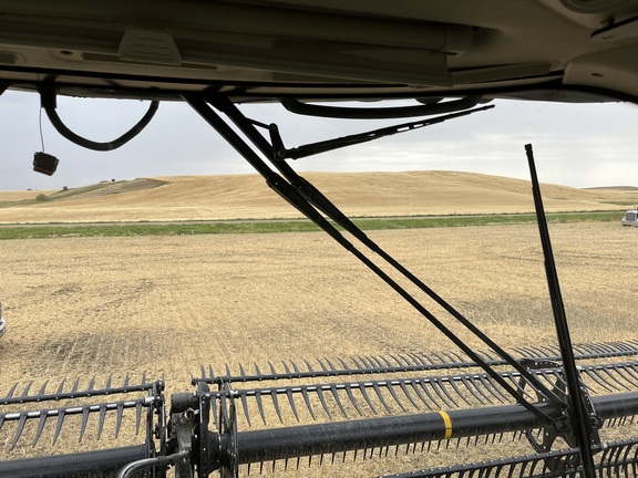 2016 John Deere S690 Combine