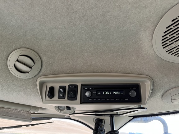 2016 John Deere S690 Combine