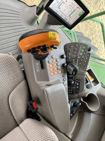 2016 John Deere S690 Combine