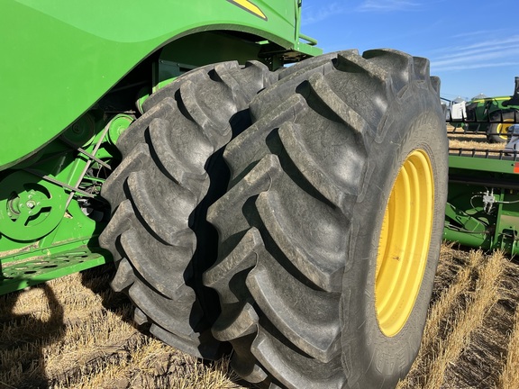 2013 John Deere S690 Combine