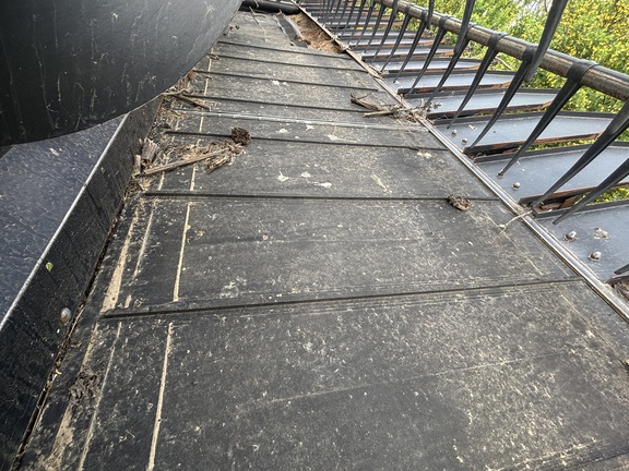 2011 MacDon FD70-40 Header Combine