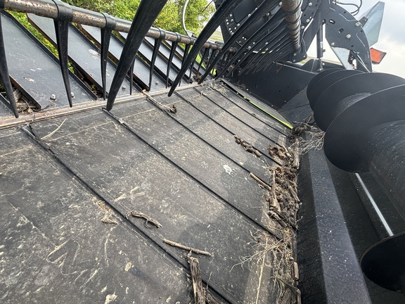 2011 MacDon FD70-40 Header Combine