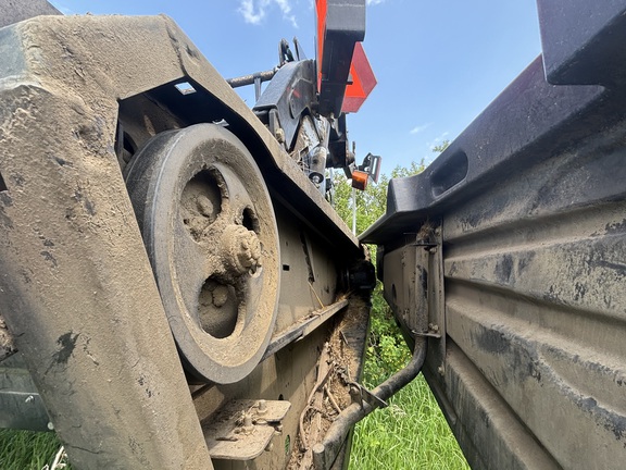 2011 MacDon FD70-40 Header Combine