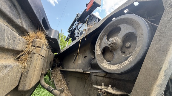 2011 MacDon FD70-40 Header Combine