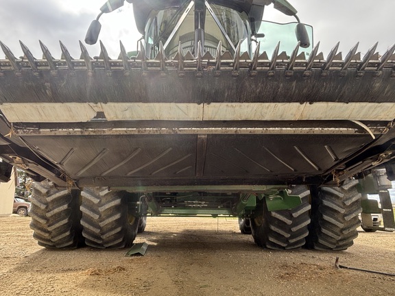 2020 MacDon FD140 Header Combine