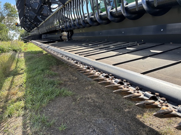 2021 MacDon FD140 Header Combine