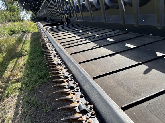 2021 MacDon FD140 Header Combine