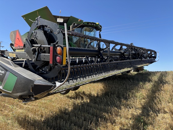 2022 MacDon FD140 Header Combine