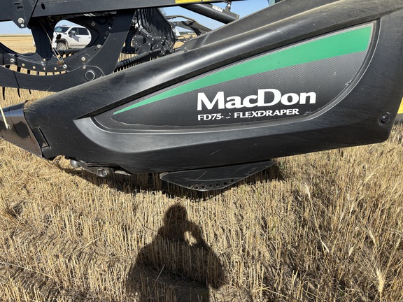 2015 MacDon FD75-40 Header Combine