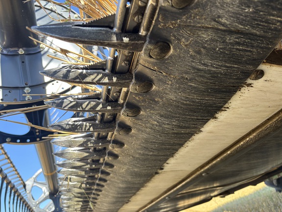 2015 MacDon FD75-40 Header Combine