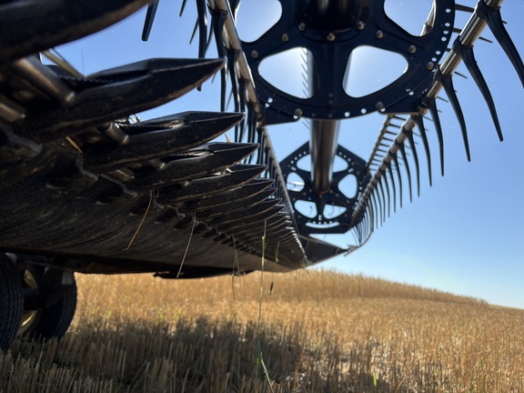 2015 MacDon FD75-40 Header Combine