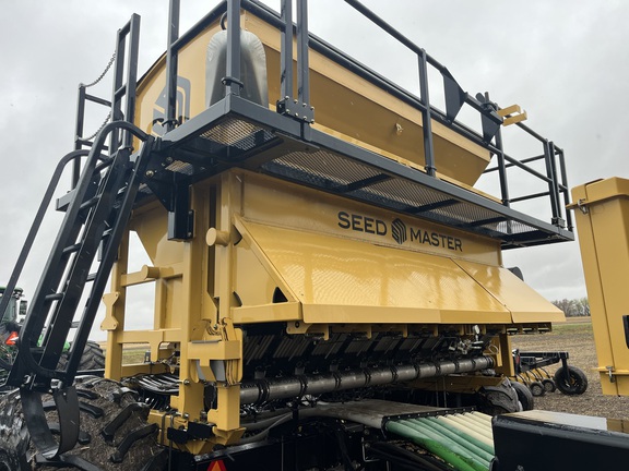 2017 Seed Master 8012/ Nova 780 Air Seeder