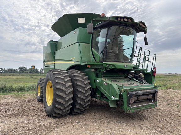2015 John Deere S680 Combine
