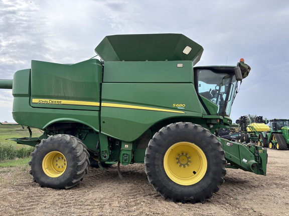 2015 John Deere S680 Combine