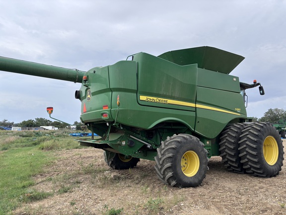 2015 John Deere S680 Combine