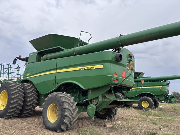 2015 John Deere S680 Combine
