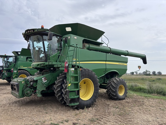 2015 John Deere S680 Combine
