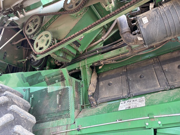 2015 John Deere S680 Combine