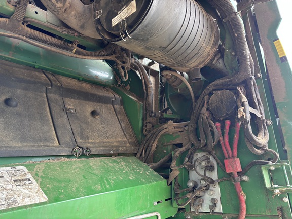 2015 John Deere S680 Combine