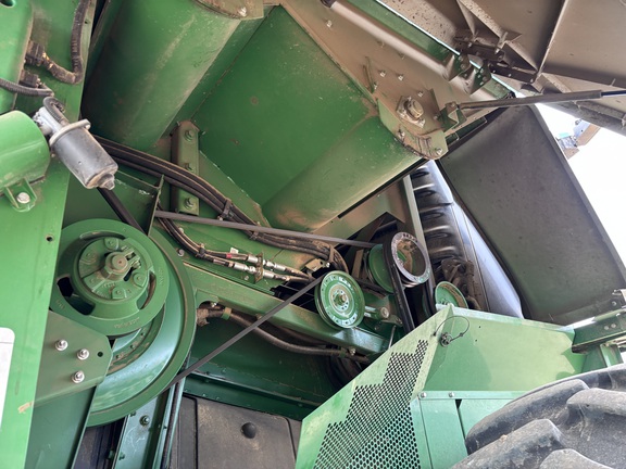 2015 John Deere S680 Combine