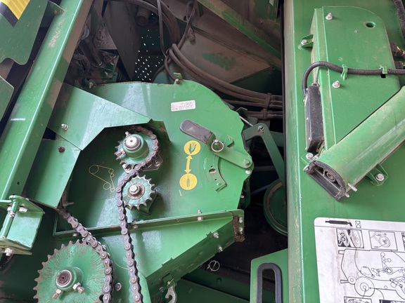 2015 John Deere S680 Combine