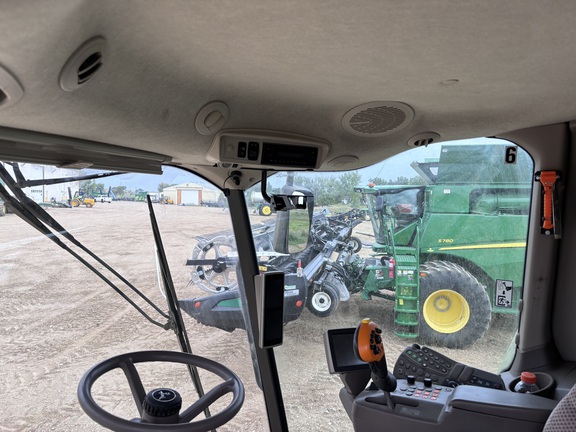 2015 John Deere S680 Combine