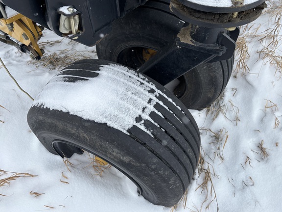 2012 Seed Master 7012 W/JD 1910 Air Seeder
